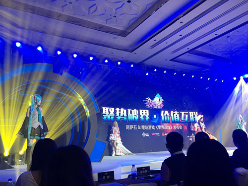 图2:动漫COSER的劲歌热舞.jpg