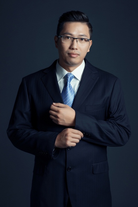 C:\Users\nn\Desktop\日常稿件\出海专场\2018 DEAS游戏企业出海专场照片\2 游族网络海外发行副总裁 陆启頔.jpg