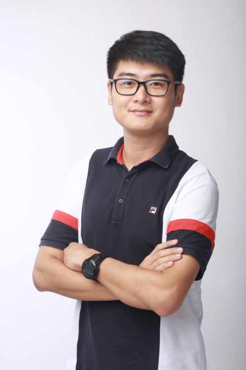 C:\Users\nn\Desktop\日常稿件\出海专场\2018 DEAS游戏企业出海专场照片\3三七互娱商务总监 殷天明.JPG