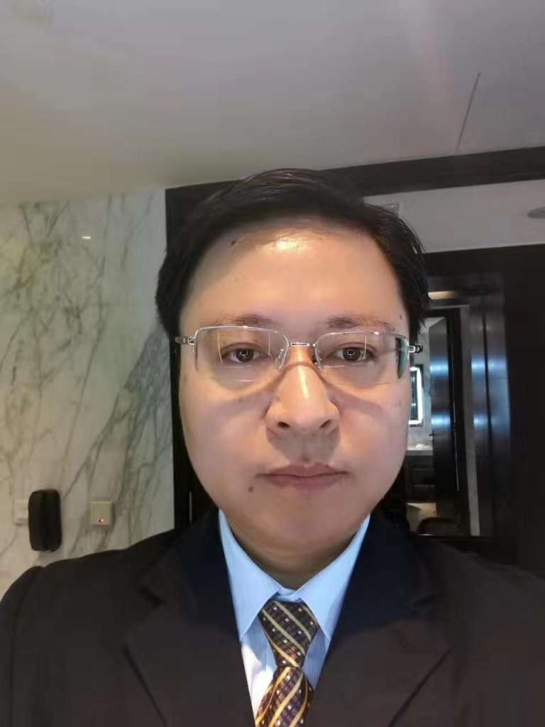 C:\Users\nn\Desktop\日常稿件\出海专场\2018 DEAS游戏企业出海专场照片\1 阿里云华南解决方案总监 涂传滨.jpg
