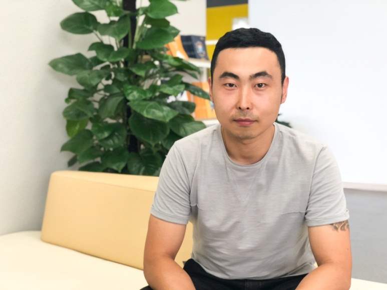C:\Users\nn\Desktop\日常稿件\出海专场\2018 DEAS游戏企业出海专场照片\4 Yeahmobi国内游戏业务副总裁 吉永强.jpg
